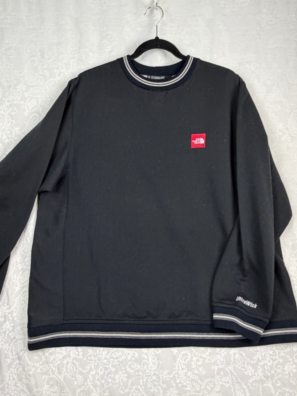 The North Face Men's L Black UltraWick Tekware Crewneck Sweatshirt Long Sleeve
